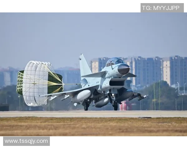 电竞赛事激烈对抗新篇章，全球顶级战队逐鹿巅峰，冠军之争燃爆赛场